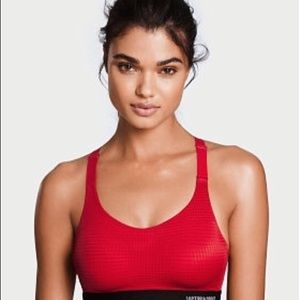 NWOT Victoria Sport Lightweight Bra, 34B